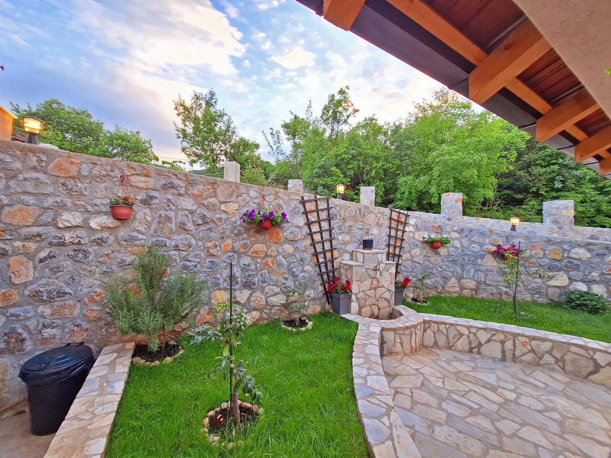 Rijeka Crnojevića Sunny Side Apartments מראה חיצוני תמונה